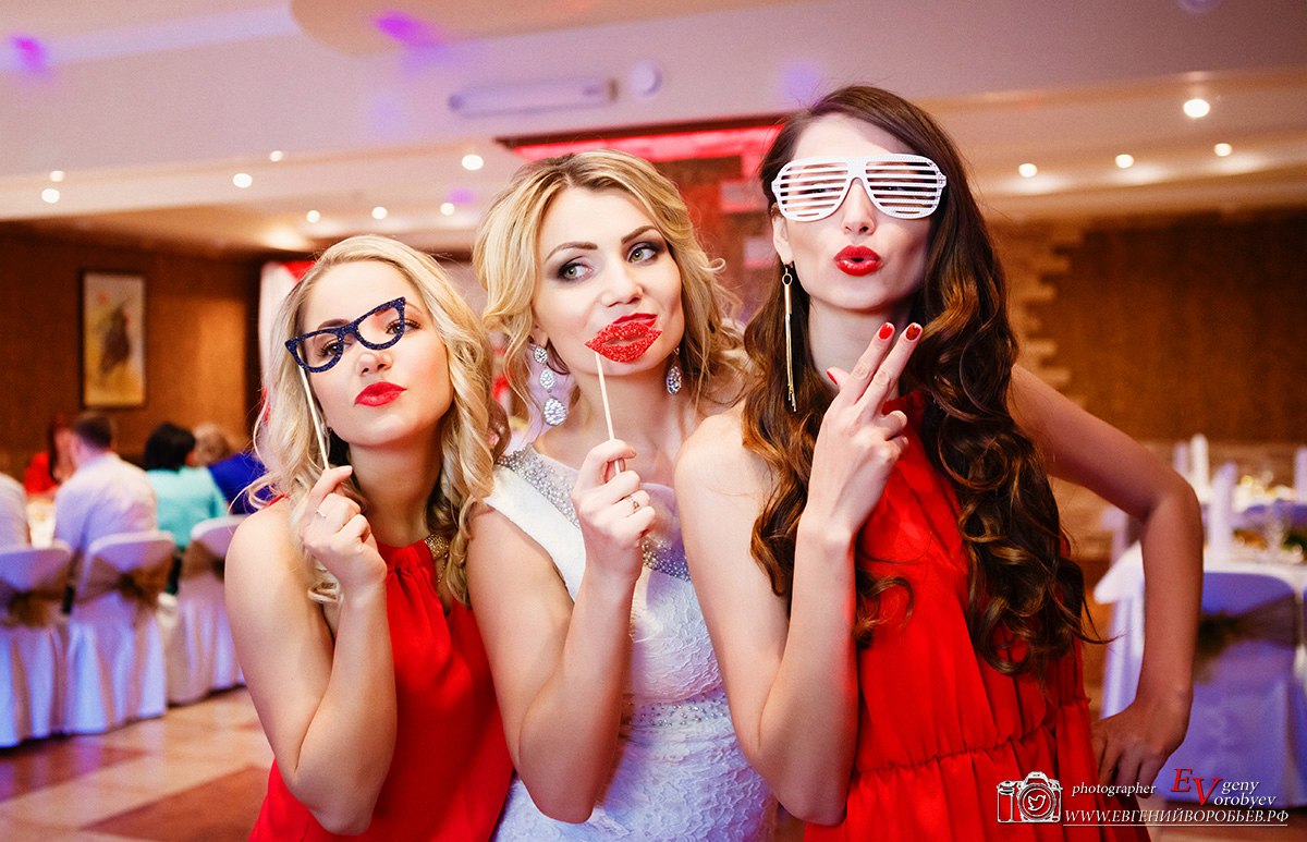 Аренда прокат фотобудки фотозоны фотокабины в Красноярске свадьбу мероприятие банкет цена стоимость